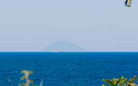 Bei klarer Sicht lässt sich auch der Stromboli blicken